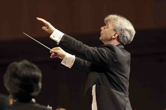 Маестро Павел Балев пристига в България за да дирижира концерта с Томас Хемпсън