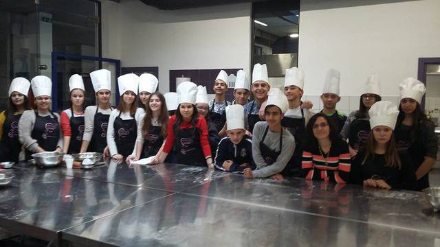 Осмокласници, от РПГ „Никола Стойчев“, на посещение в Кулинарната академия