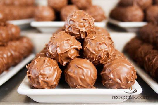 Домашни шоколадови бонбони с лешници