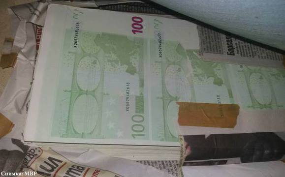 Разбиха престъпна група произвеждала пико и фалшиви банкноти