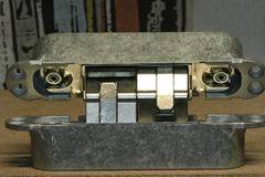 8. Слагане на брави и панти. Дървените противопожарни врати. Производство и предимства.