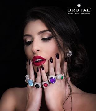 Спечели златен синджир и медальон с диамант. Включи се в празничната игра на Бутикова бижутерия Brutal