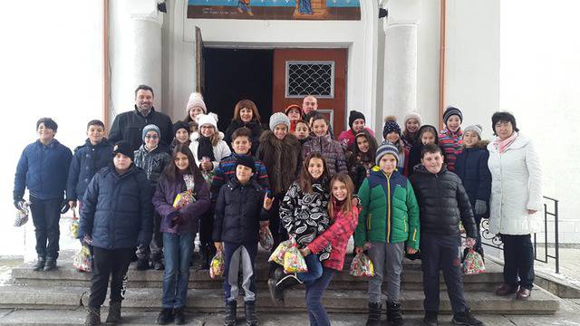 Отец Димитър Белчин изнесе урок на четвъртокласници за Бъдни вечер и Рождество в църквата „Св. Благовещение“