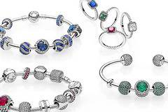 Спечелете гривна Pandora с коледен талисман