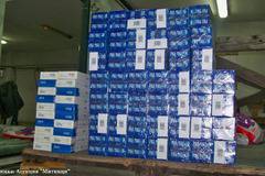 Митничари откриха 330 кутии контрабандни цигари, скрити в тайник на камион