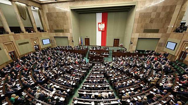Полският парламент осъди идеологията и последствията от болшевишката революция