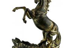 Фън Шуй статуетка – поставка за вино кон – 34 см