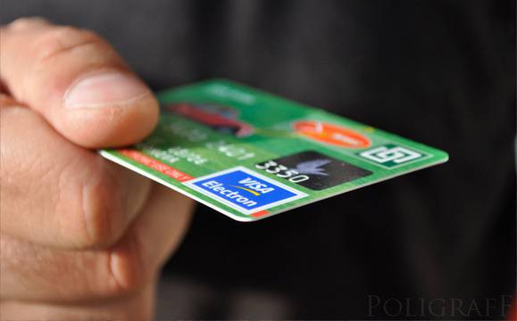 Източиха 2 бона от сметката на поморийка