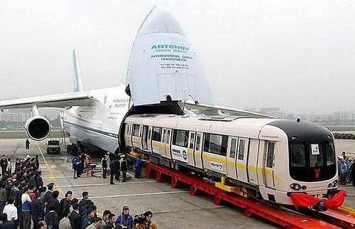 Ето така изглежда най-големият самолет в света АНТОНОВ 225 (видео)