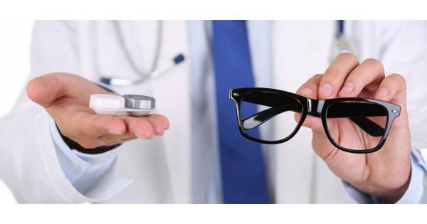 Да използвам контактни лещи или очила..