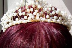 Absolute Rose представя новата колекция дизайнерски булчински корони и тиари на студио Rosie Concept