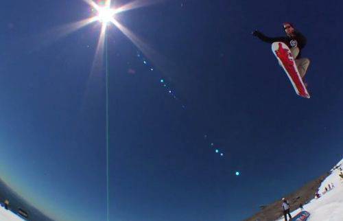 Майстори на сноуборда правят шоу в Боровец