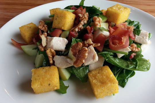 Салата със спанак и полента