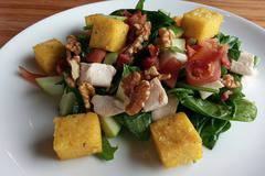 Салата със спанак и полента