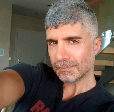 Помните ли Йозджан Дениз от „Част от мен“ и „Млечният път“? Вижте как изглежда наистина! (снимка)