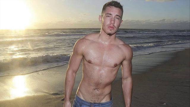 Хубаво момче, нали? Само вижте обаче как изглеждаше преди 2 години (снимки)