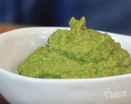 Пюре от сьомга с авокадо, сладък грах и спанак