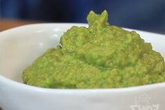 Пюре от сьомга с авокадо, сладък грах и спанак