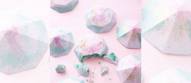 ЦВЕТНИ ШОКОЛАДОВИ БОНБОНИ