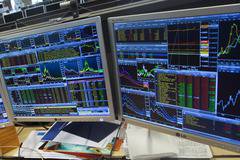 Хедж фондове са изкупили 37% от петролните запаси