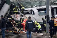 Страшна трагедия край Милано: Влак дерайлира, има убити и над 100 ранени (ВИДЕО/СНИМКИ)