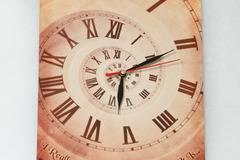 Съвременен стенен часовник