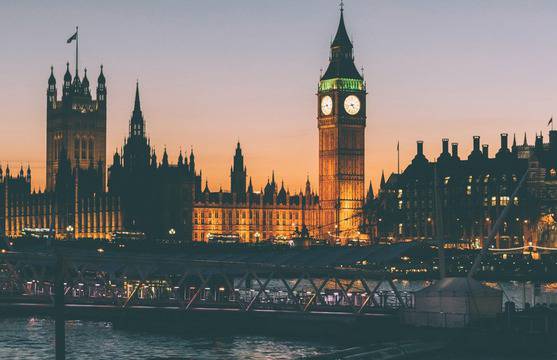 Британската икономика расте по-бързо от очакваното през четвъртото тримесечие на 2017