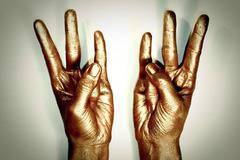 Звучи невероятно, но работи безотказно! Просто задръжте ръцете си в това положение и вижте какво ще се случи!