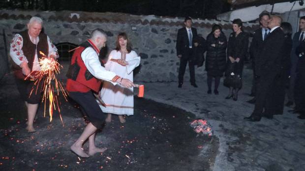 Борисов нагости Рюте в механа с нестинарки