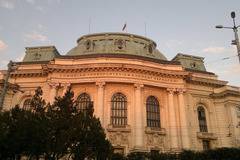 Американци на лекции в Алма матер, китайци са записани поп и джаз пиано