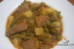 Яхния с телешко и зелен боб в гърне