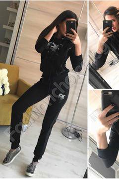 Елегантен дамски спортен сет в черно с декорация от камъни