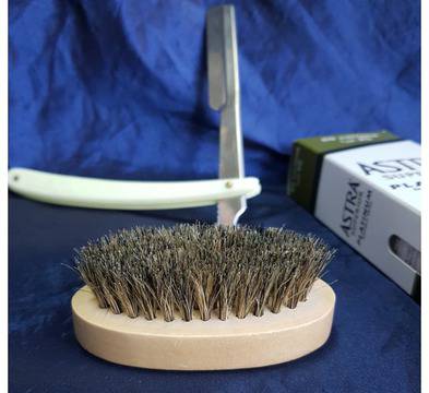 Професионална четка за брада