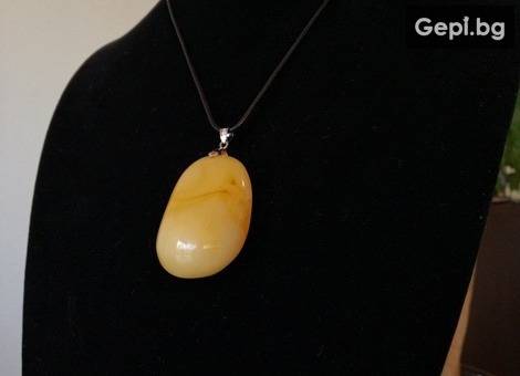 Дамско колие с кехлибар