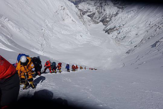 Изкачване на Еверест (ВИДЕО) :: Скандал - всички скандали | новини, икономика, еко, спорт, свят, анализи, шоу, справочник, видео