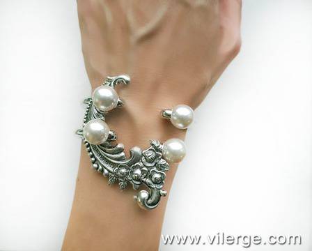 8 подаръка с лукс гривни за Осми март с Бижута VILERGE