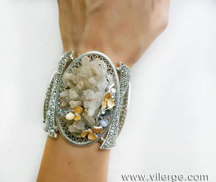 Колекция гривни с Кварц за 8 март от Бижута VILERGE