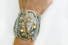 Колекция гривни с Кварц за 8 март от Бижута VILERGE