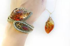 Кехлибар за 8Март и празник на жената от Бижута VILERGE