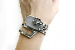 Красиви бижута и гривни за 8Март от Бижута VILERGE