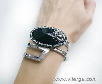 Посрещни празник на жената с Любов от Бижута VILERGE