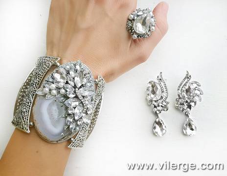 Актуалните бижута и празник на жената от Бижута VILERGE