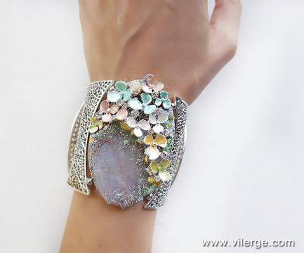 Романтика през месеца на жените от Бижута VILERGE