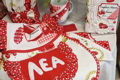 Забавление в кухнята с децата и мама