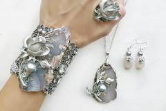 Лускозни гривни и елегантни колиета за балове 2018