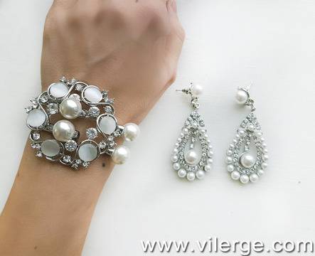 Перлена колекция бижута за абитуриентски балове