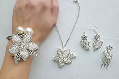 Лукс колекция бижута с перли за балове 2018