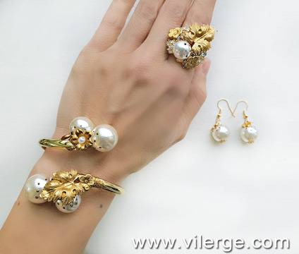 Перлена колекция бижута за абитуриенти 2018