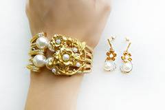 Приказни перли – бижута и гривни за бал 2018