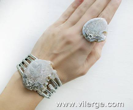 Приказни гривни за балната вечер с бижута